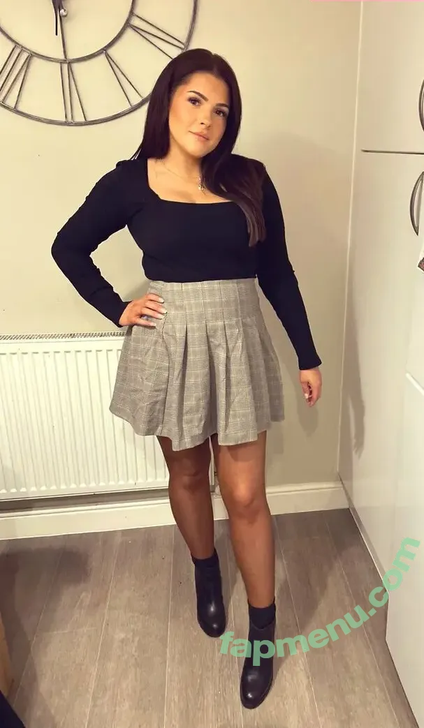 Laura Delaney nude photo #0030 (lauradel14 / loradelan)