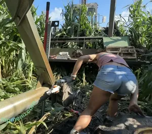 laura_farms / laurafarms_ / lauravipx nude photo #0012