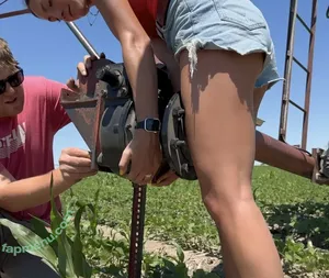 laura_farms / laurafarms_ / lauravipx nude photo #0018