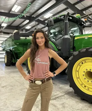 laura_farms / laurafarms_ / lauravipx nude photo #0038