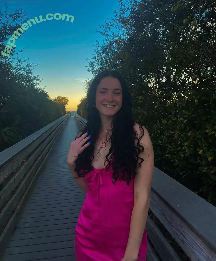 Laura Fischer nude photo #0003 (Laura Fischer)