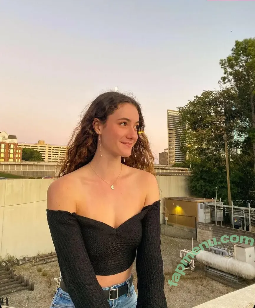 Laura Fischer nude photo #0008 (Laura Fischer)