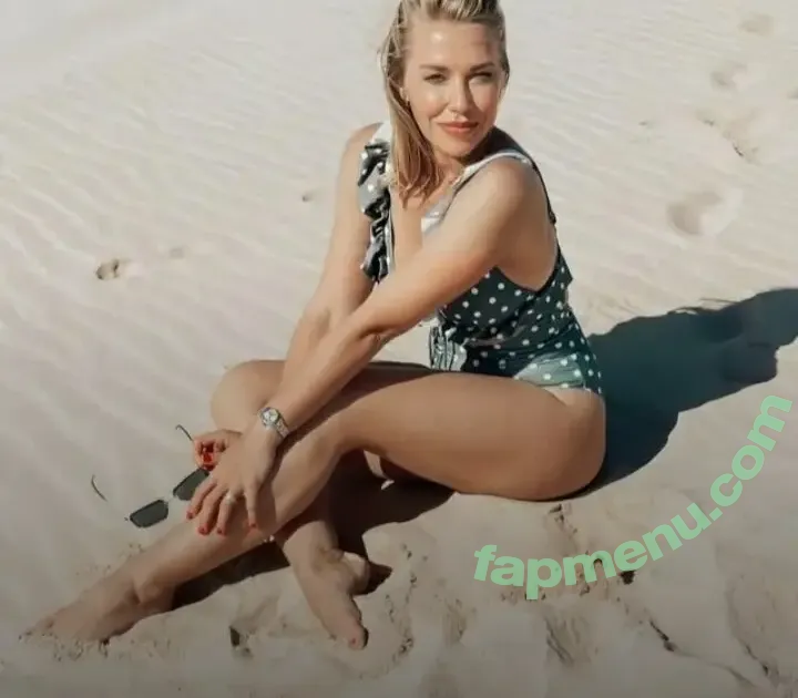Laura Hamilton nude photo #0204 (laurahamiltontv)