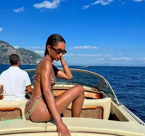 Laura Harrier / LauraHarrier nude photo #0374