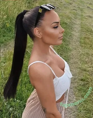 Laura J / lauraj.__ / lmj037 nude photo #0019