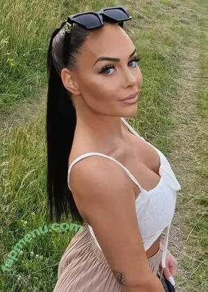 Laura J / lauraj.__ / lmj037 nude photo #0021