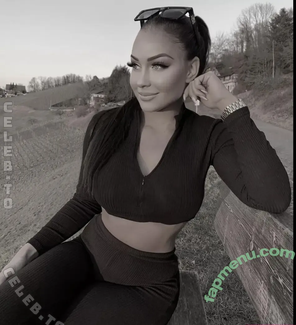 Laura J nude photo #0023 (lauraj.__ / lmj037)