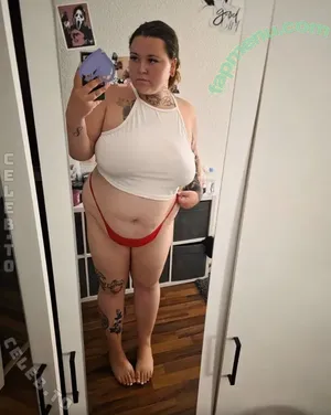 Laura Knoblauch / laurachesnok nude photo #0115