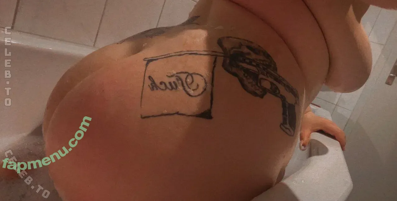 Laura Knoblauch nude photo #0117 (laurachesnok)