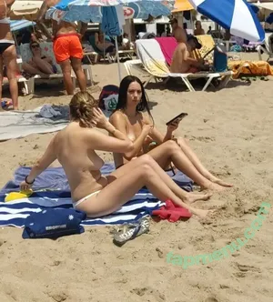 Laura Llobet / lauritzzzen nude photo #0023