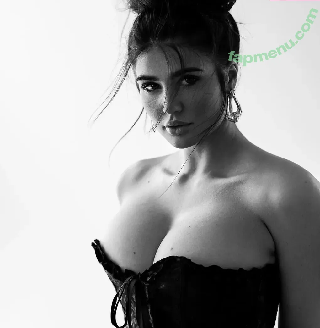 Laura Mania nude photo #0010 (laurachesnok)