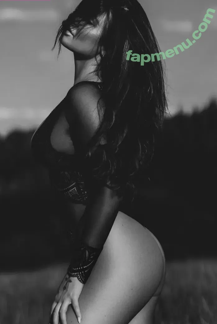 Laura Mania nude photo #0027 (laurachesnok)