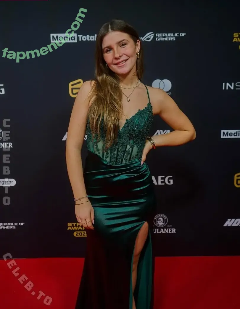 Laura Marie Röhrig nude photo #0103 (lauraaroehrig / lauraroehrig / xlauraroehrig)