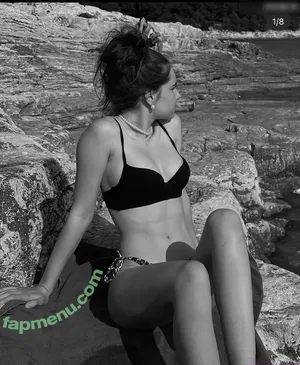 Laura Marie Soons / laurachesnok nude photo #0014