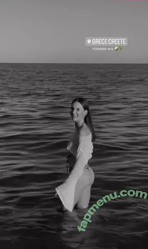 Laura Marie Soons / laurachesnok nude photo #0030