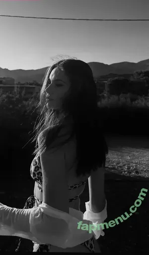 Laura Marie Soons / laurachesnok nude photo #0032