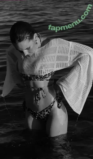 Laura Marie Soons / laurachesnok nude photo #0033