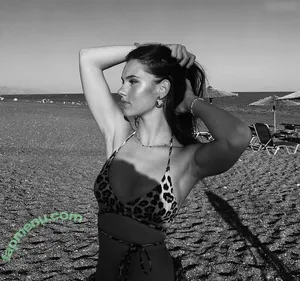 Laura Marie Soons / laurachesnok nude photo #0086