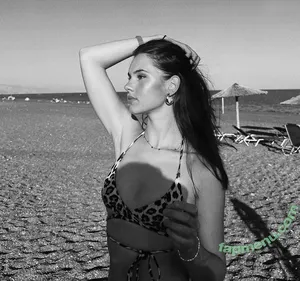 Laura Marie Soons / laurachesnok nude photo #0087