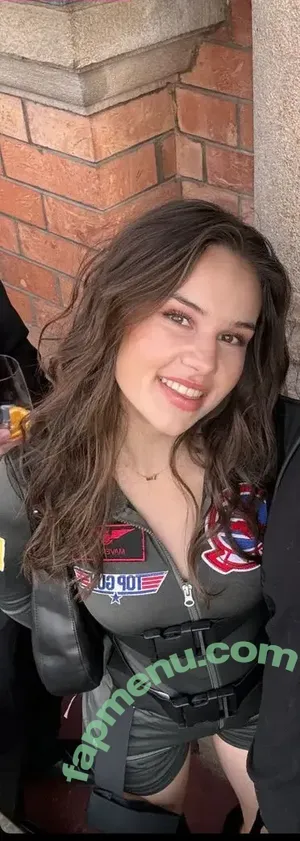 Laura Marie Soons / laurachesnok nude photo #0157