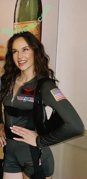 Laura Marie Soons / laurachesnok nude photo #0158