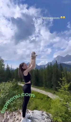 Laura Marie Soons / laurachesnok nude photo #0204