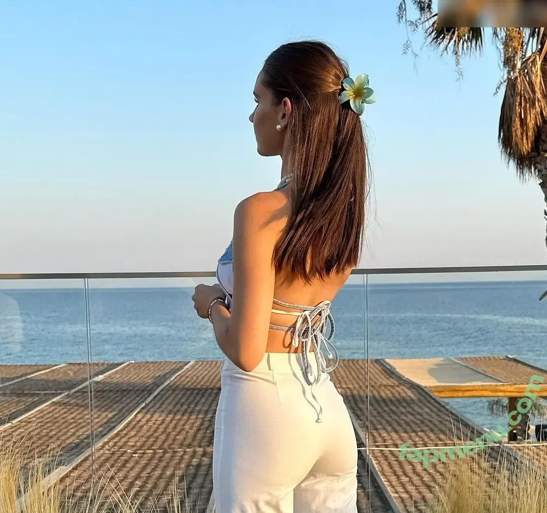 Laura Marie Soons nude photo #0061 (laurachesnok)