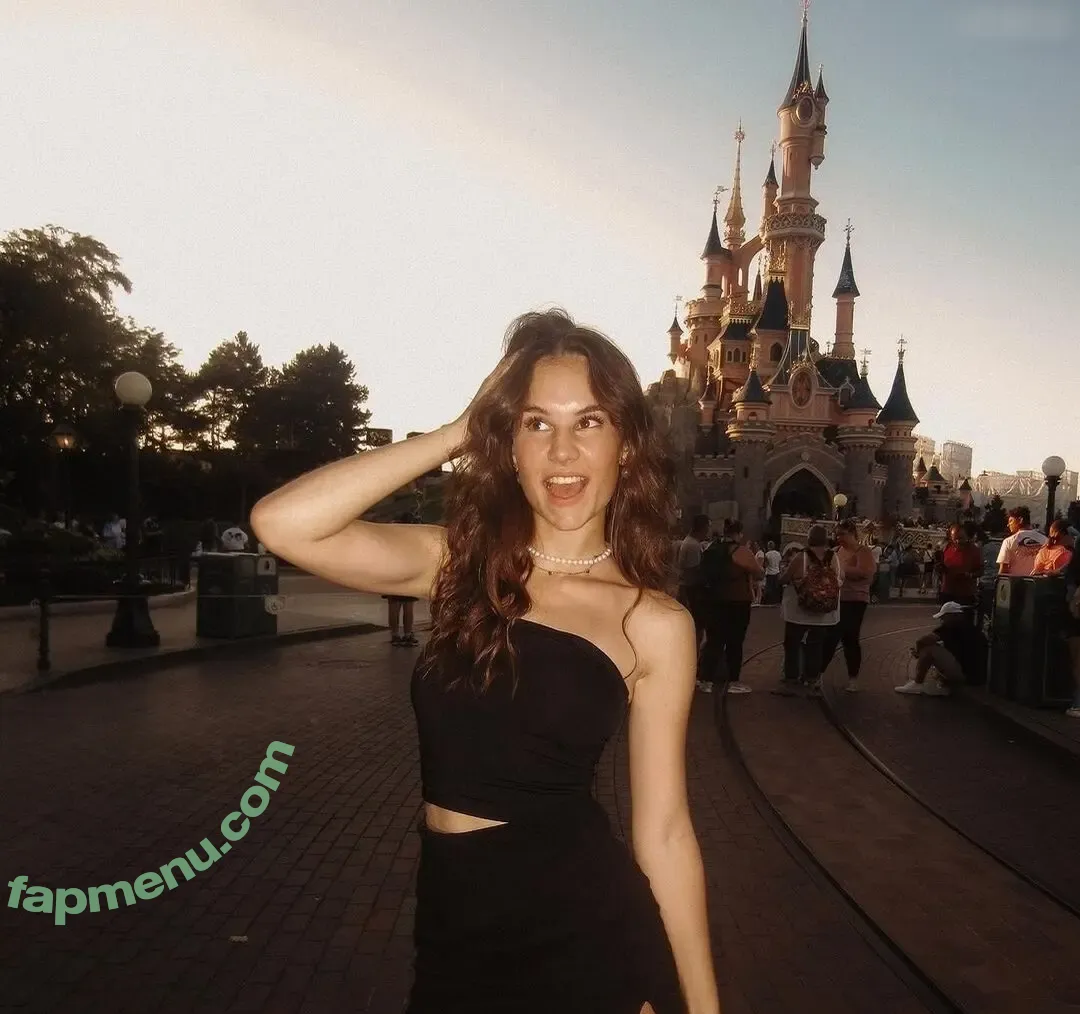 Laura Marie Soons nude photo #0084 (laurachesnok)