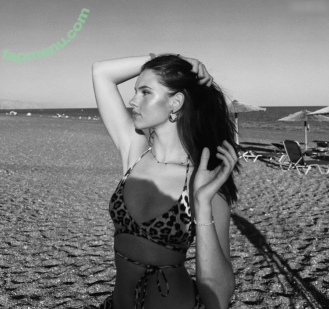 Laura Marie Soons nude photo #0085 (laurachesnok)