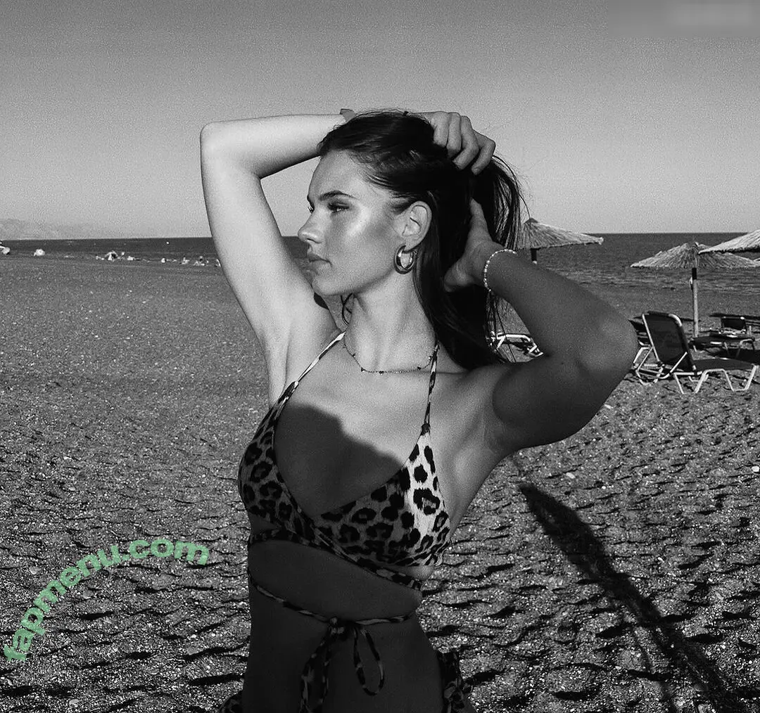 Laura Marie Soons nude photo #0086 (laurachesnok)