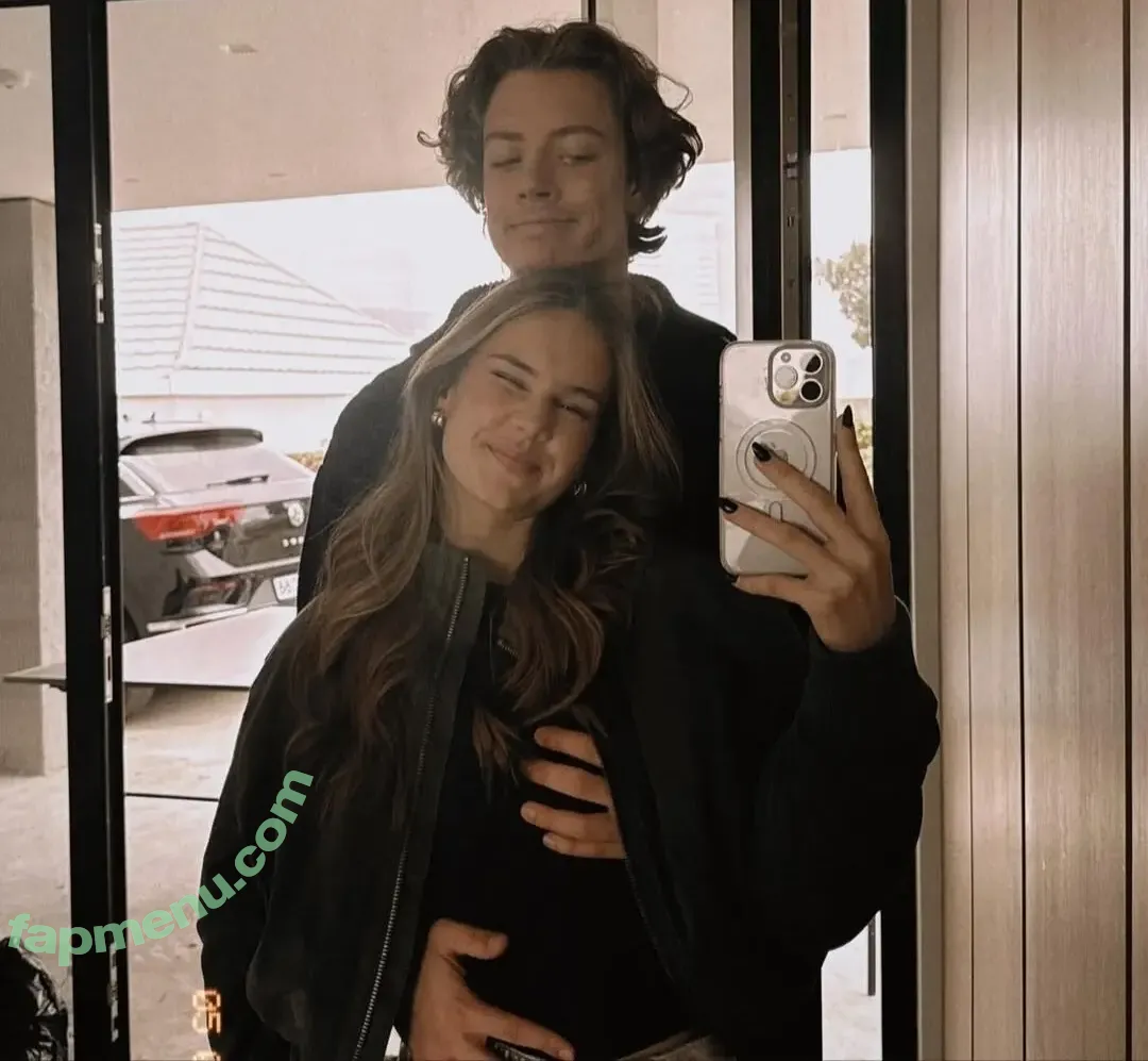 Laura Marie Soons nude photo #0408 (laurachesnok)