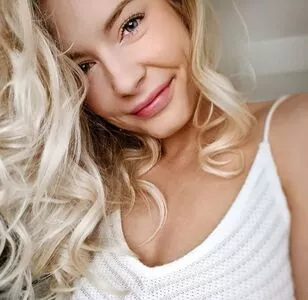 Laura Nieminen / laurenzinaa nude photo #0013