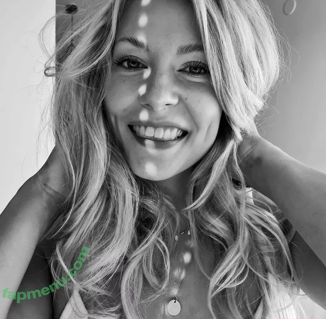 Laura Nieminen nude photo #0012 (laurenzinaa)