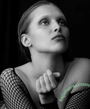 Laura Oganessian / lauraoganessian nude photo #0024