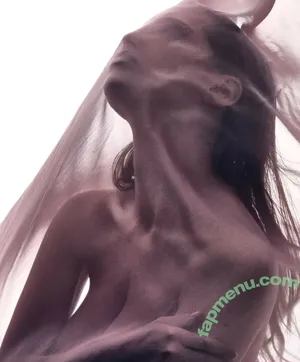 Laura Oganessian / lauraoganessian nude photo #0029