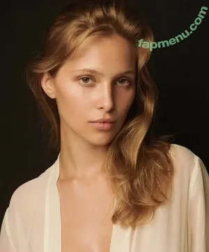 Laura Oganessian / lauraoganessian nude photo #0050