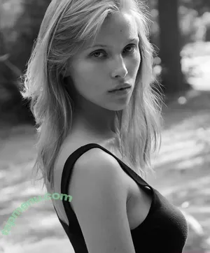 Laura Oganessian / lauraoganessian nude photo #0054