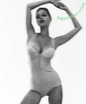 Laura Oganessian / lauraoganessian nude photo #0064