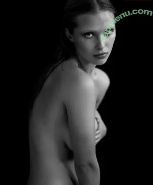 Laura Oganessian / lauraoganessian nude photo #0118