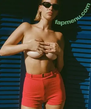 Laura Oganessian / lauraoganessian nude photo #0344
