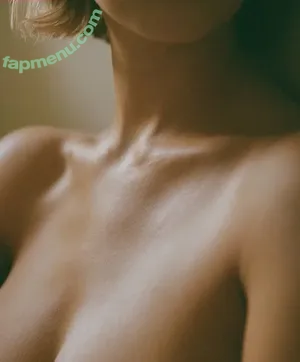 Laura Oganessian / lauraoganessian nude photo #0364