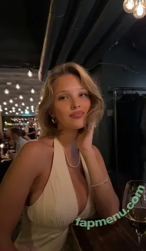 Laura Oganessian / lauraoganessian nude photo #0484