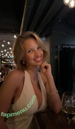 Laura Oganessian / lauraoganessian nude photo #0486