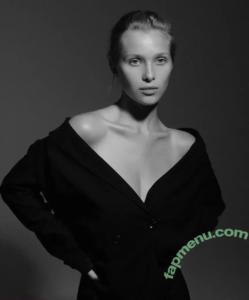 Laura Oganessian nude photo #0058 (lauraoganessian)
