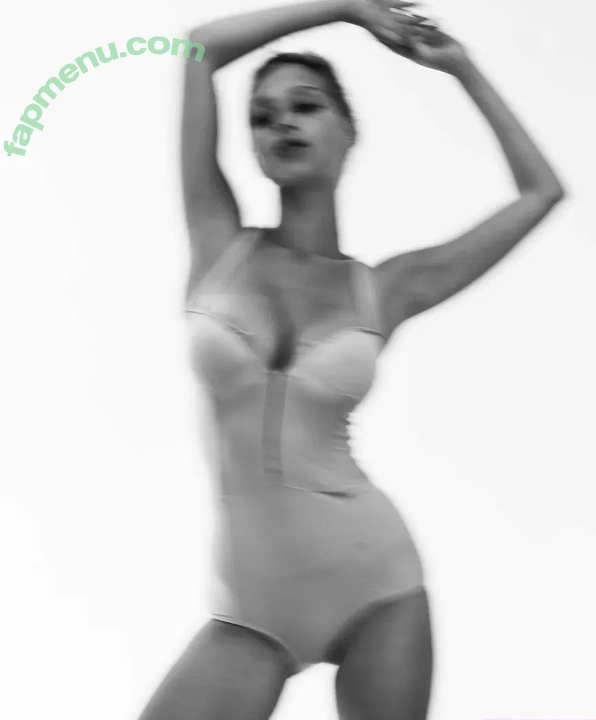 Laura Oganessian nude photo #0064 (lauraoganessian)