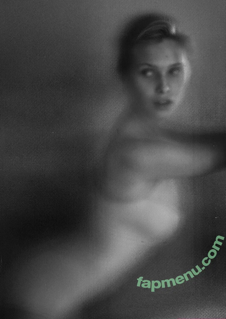 Laura Oganessian nude photo #0070 (lauraoganessian)