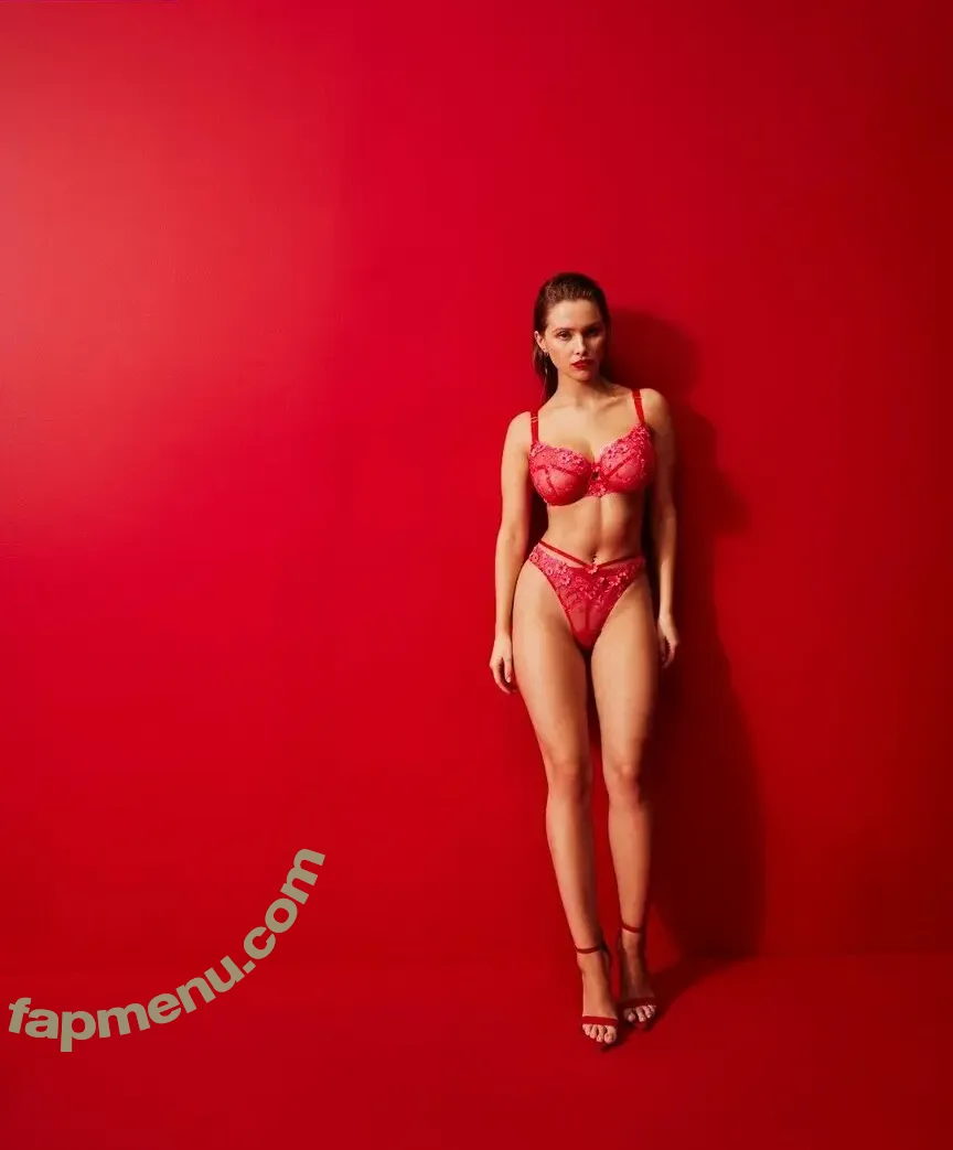 Laura Oganessian nude photo #0166 (lauraoganessian)