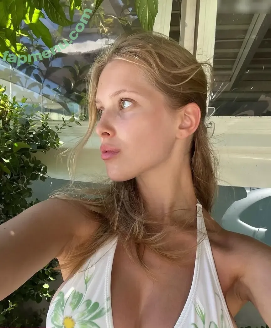 Laura Oganessian nude photo #0276 (lauraoganessian)