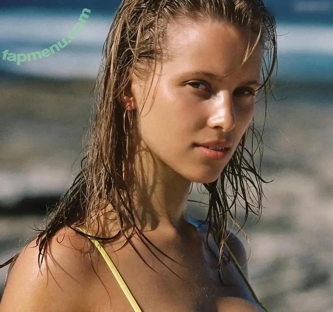 Laura Oganessian nude photo #0284 (lauraoganessian)
