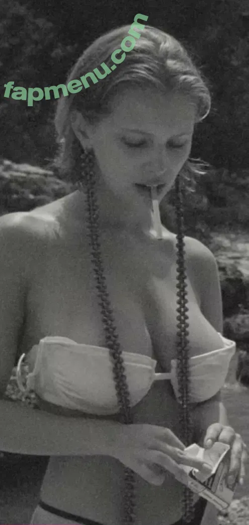 Laura Oganessian nude photo #0446 (lauraoganessian)